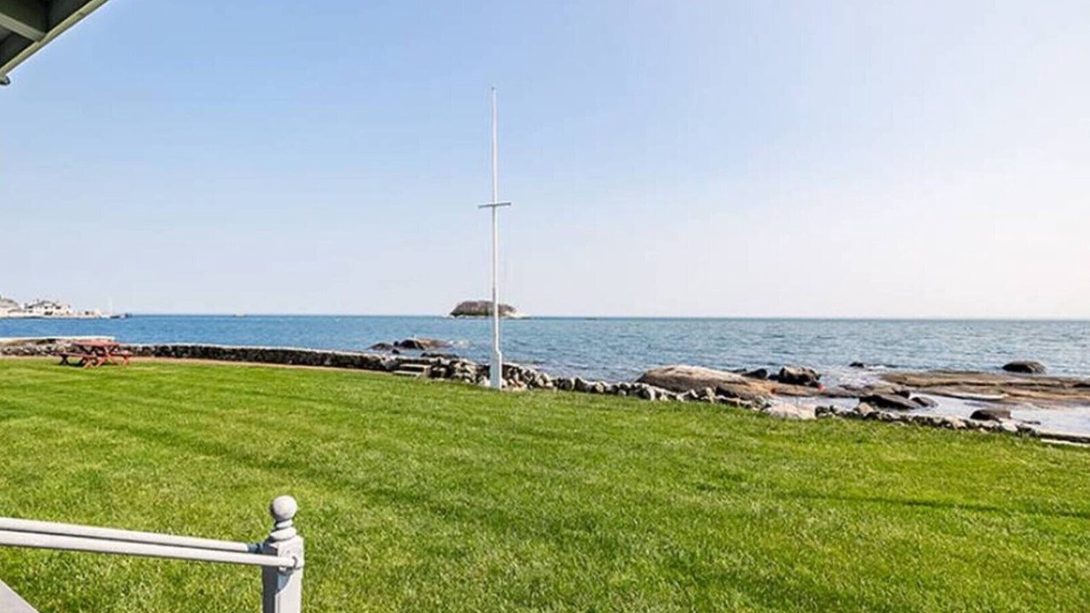Madison Cottage | Direct waterfront renovated cottage.