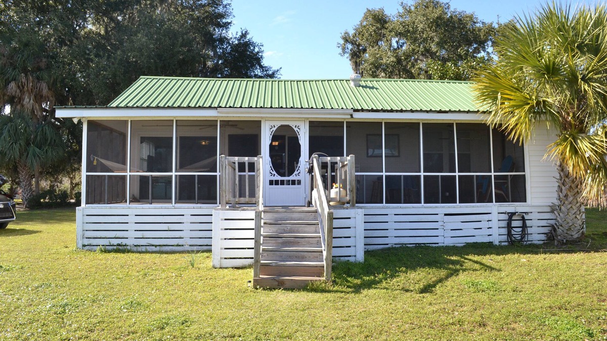 Sunbury Cottage | Direct Waterfront w/Private Dock! Fisherman's Cottage at Sunbury-Near Savannah