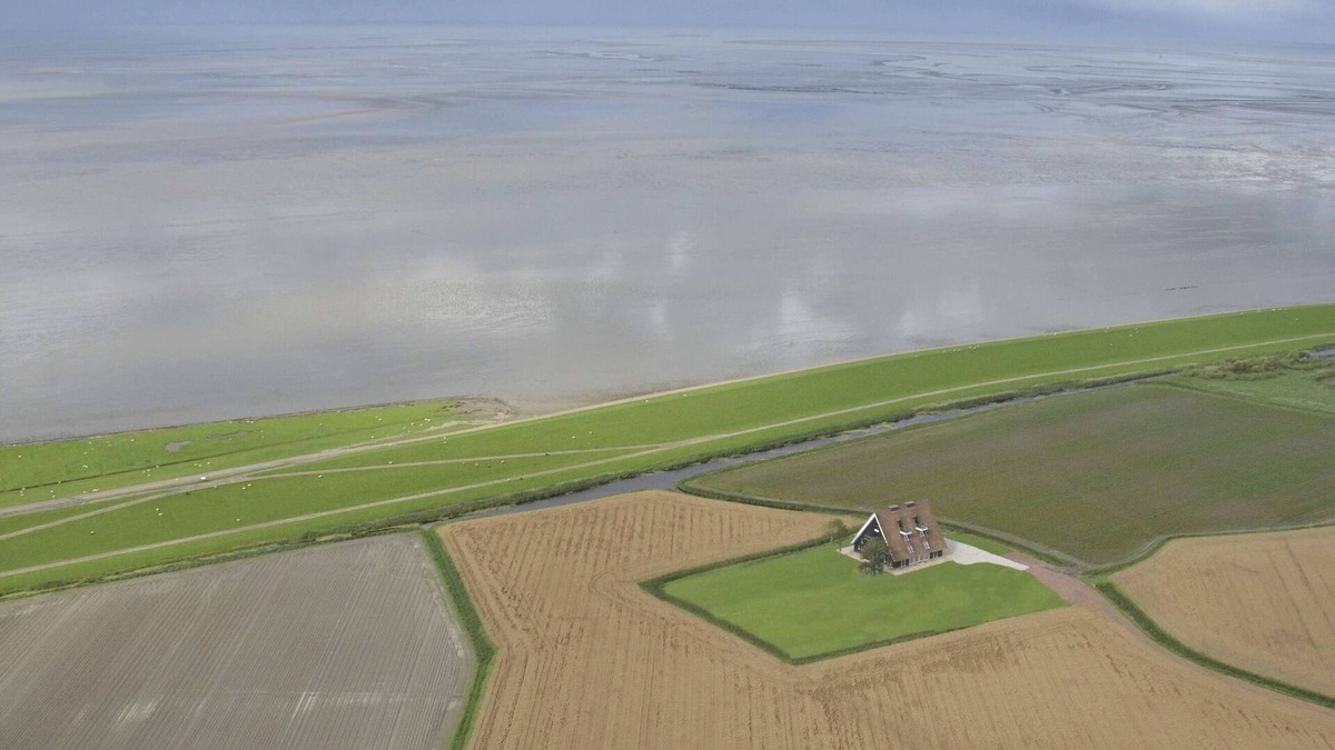 Wierum House | Directly at the Wadden Sea, part of UNESCO World Heritage. Calm/Fun at beach