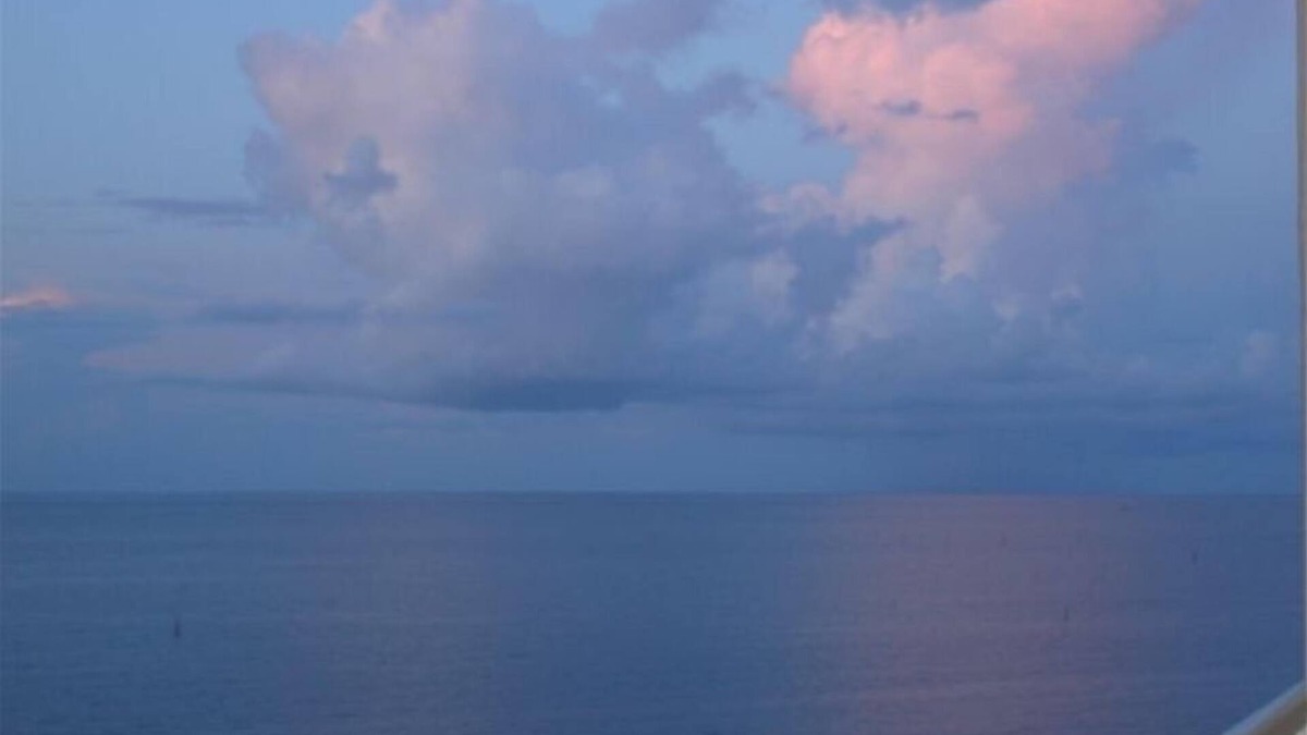 Biloxi Condo | DIRECTLY ON BILOXI BEACH. A MAGICAL BEACHFRONT PARADISE!