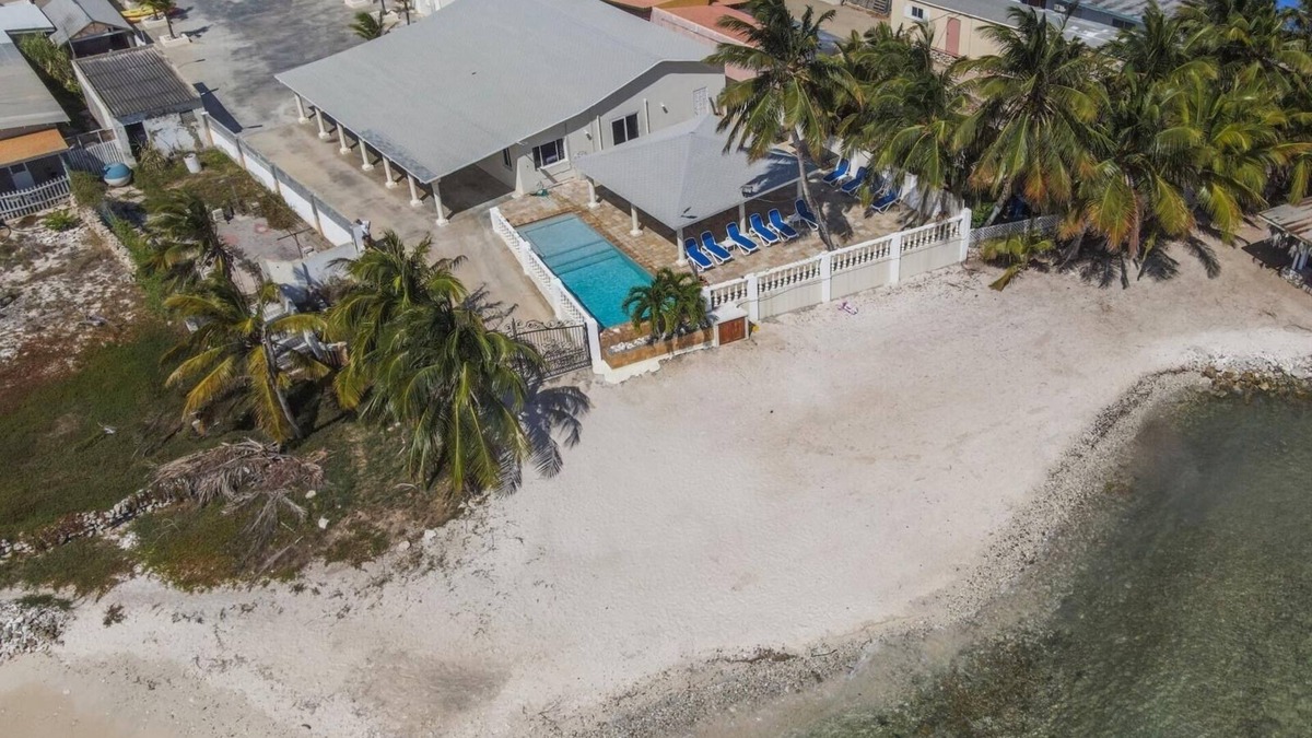 Pos Chiquito House | Directly on the Beach - Beachfront - Facing beach swimming pool - 5 bdrm