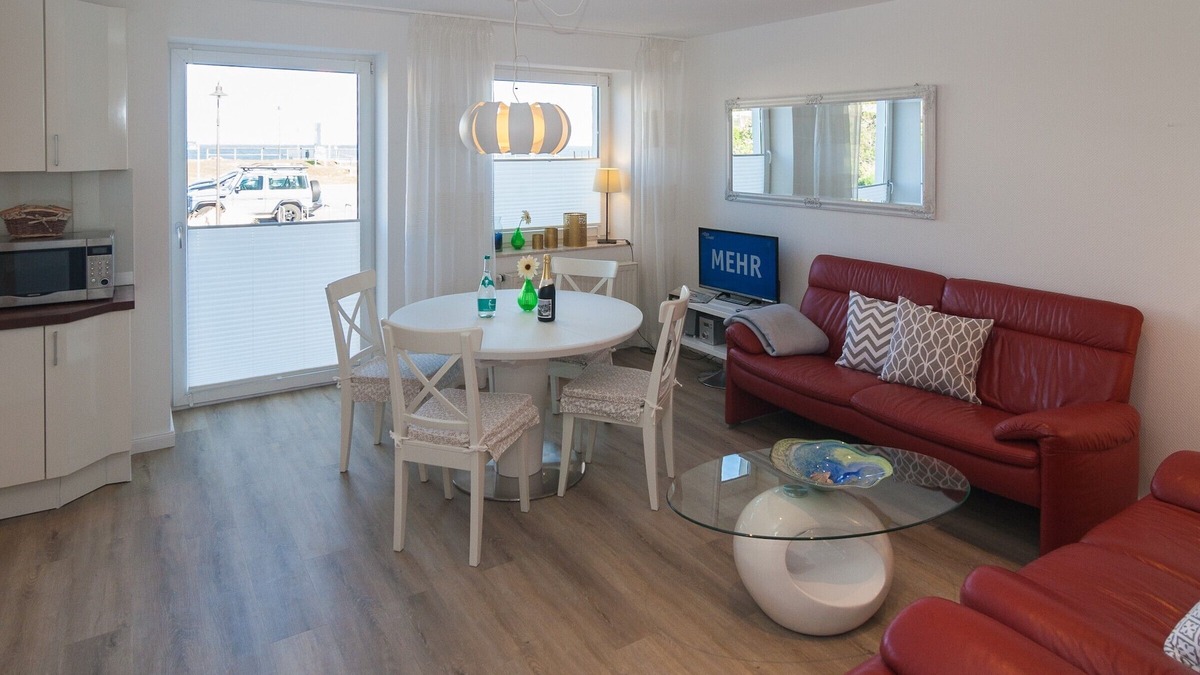 Hornum Apartment | Directly on the beach with a view of the sea