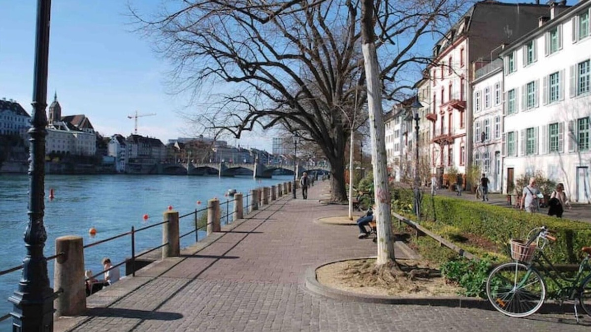 Basel City Centre Apartment | Directly on the Rhine: 40 sqm - BLUE LOUNGE apartment