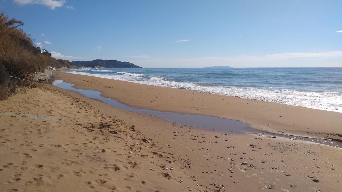 Ag. Georgios House | DIRECTLY ON THE SEA BEAUTIFUL APARTMENT for 2 to 4 guests