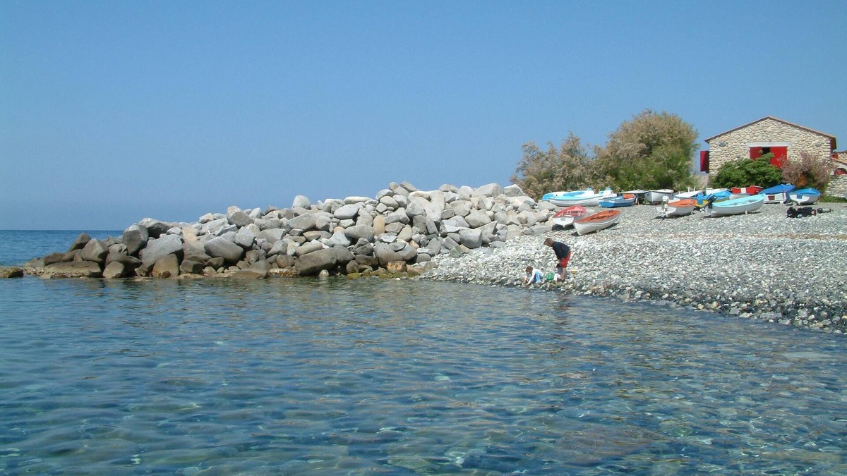 Pomonte Cottage | Directly on the shore independent stone house