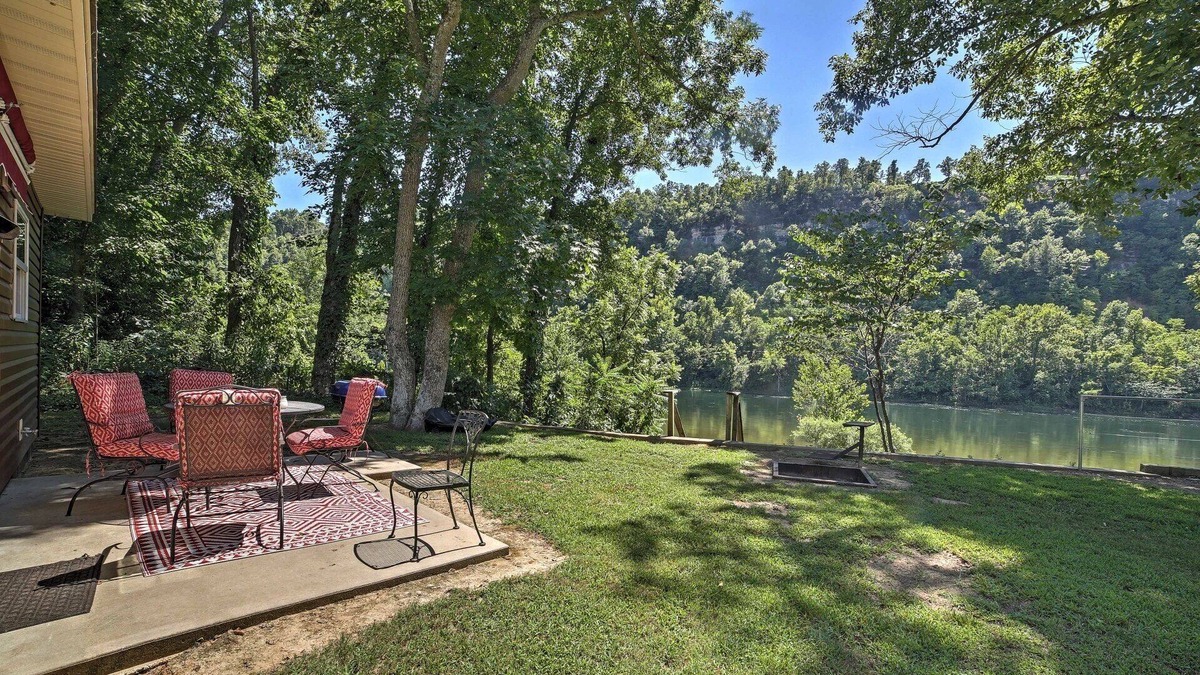 Flippin House | Directly on White River! Walk-in access! - 1/4 mile from White Hole Access.