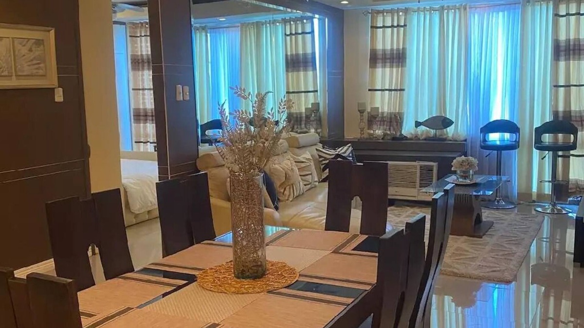 Bagumbayan Condo | Discounted | Elegant 2BR, 2 BA Suite Beside Eastwood Mall