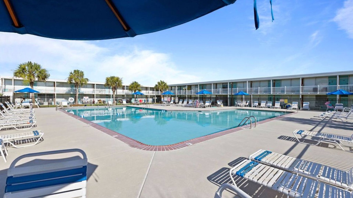 Atlantic Beach Condo | DISCOUNTED FOR AUGUST! Soundfront Complex, pool, steps from beach!