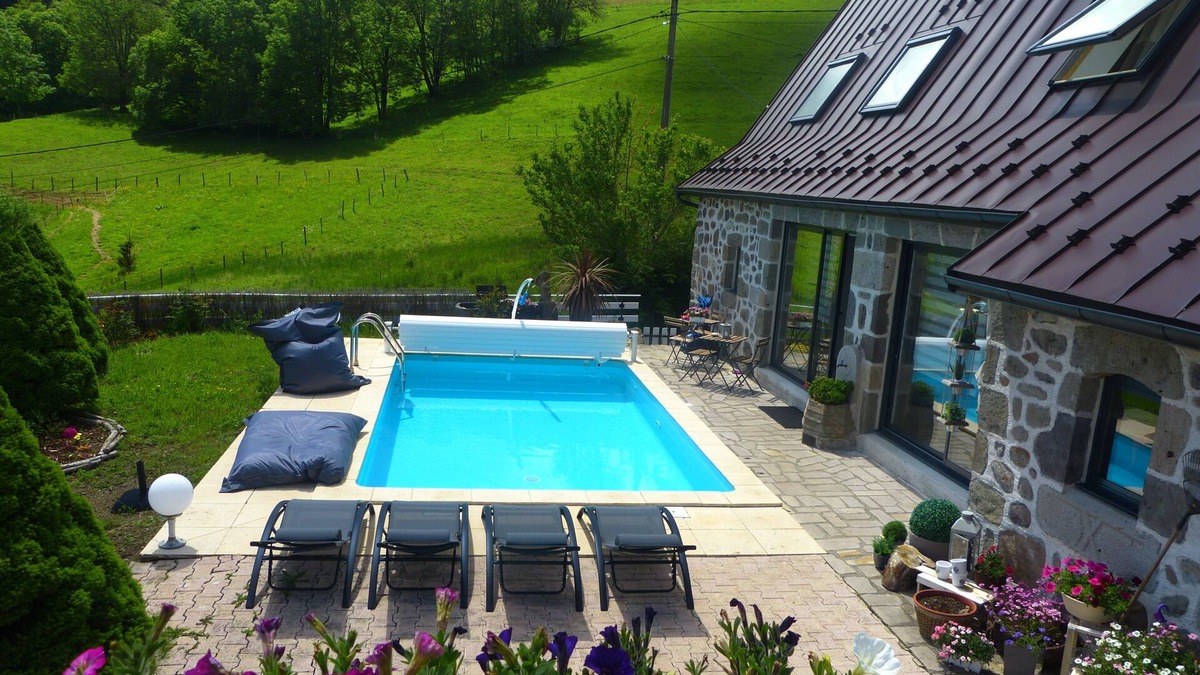 Saint-Jacques-des-Blats House | Discover . Breathe . Dreaming .
