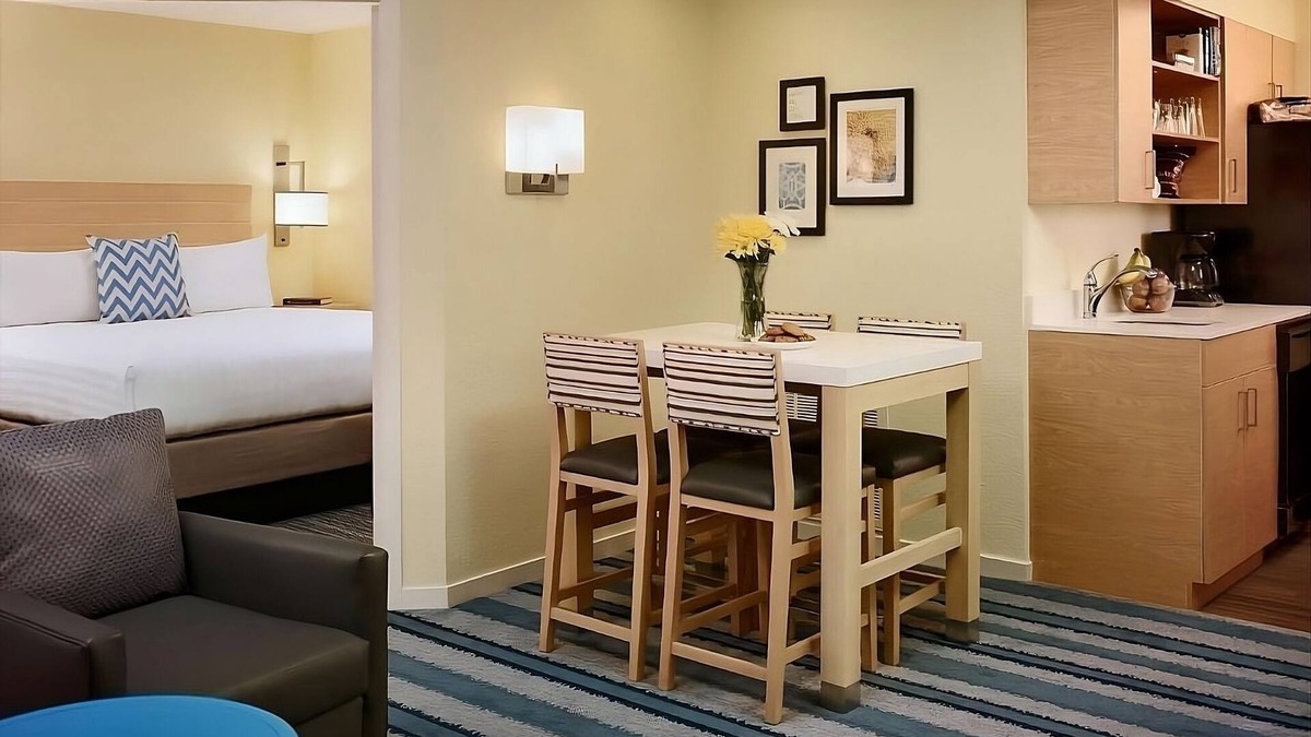 Monmouth Junction Resort | Discover a Charming Stay in Princeton! Enjoy Free Breakfast and Outdoor Pool!