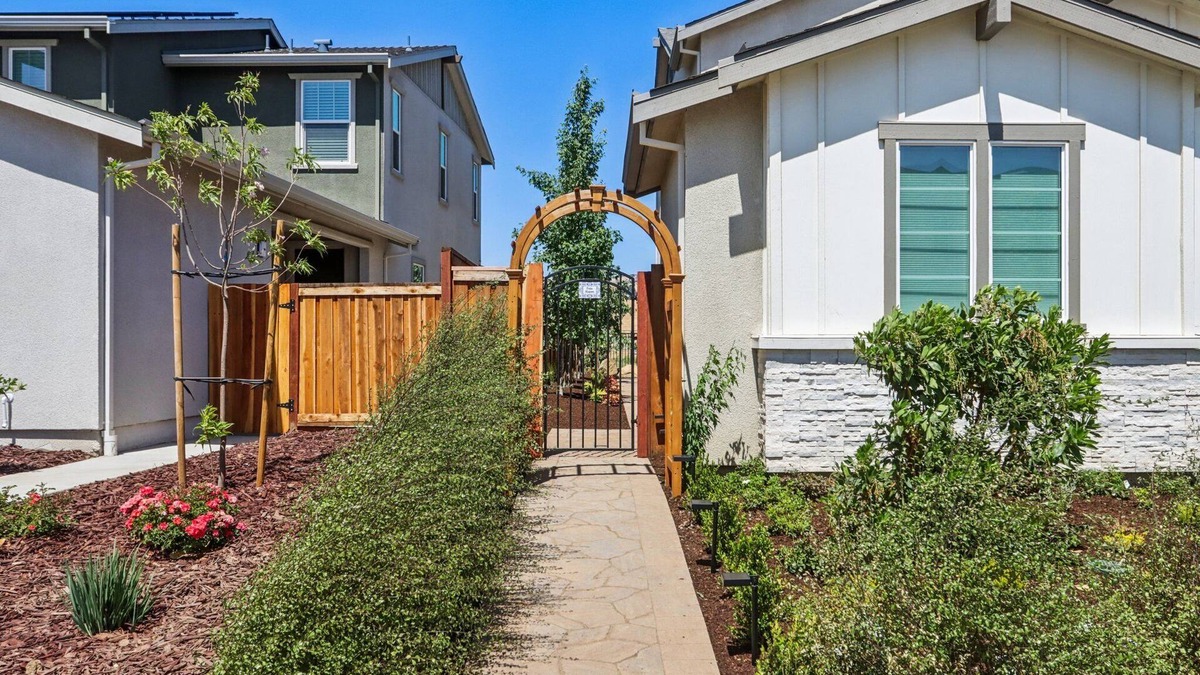 Nut Tree House | Discover a peaceful retreat tucked between Vacaville and Fairfield, California.