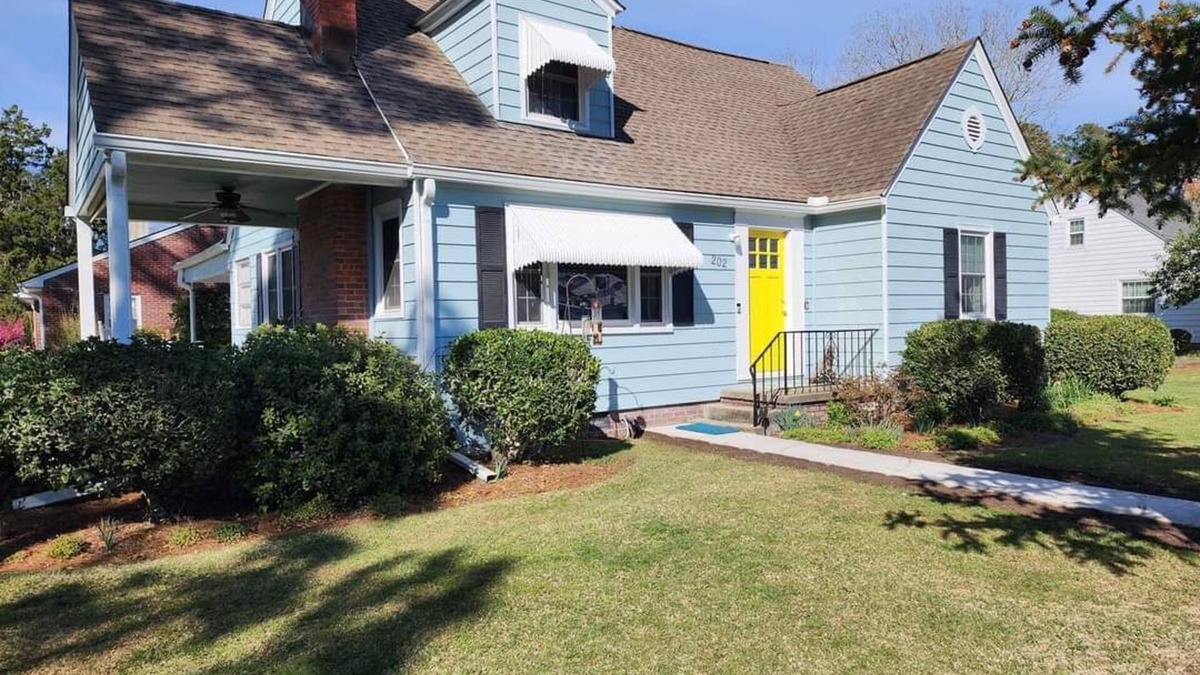 Morehead City Apartment | Discover Beaufort's history steps away! Charming Apartment near downtown.