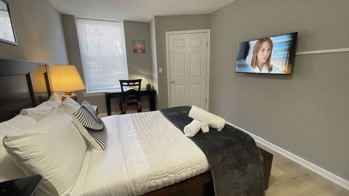 Upper Fells Point House | Discover Charm City from a Cozy Retreat