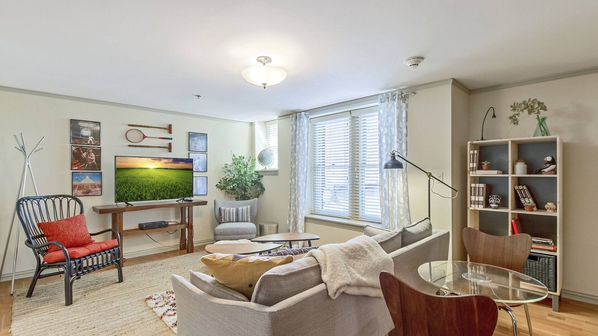 Midtown Apartment | Discover downtown charm, just a 3-min drive to the fair!