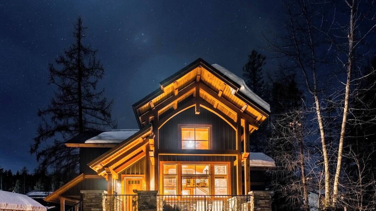 East Kootenay House | Discover mountain serenity at its finest in our stunning home, complete with a soothing hot tub.