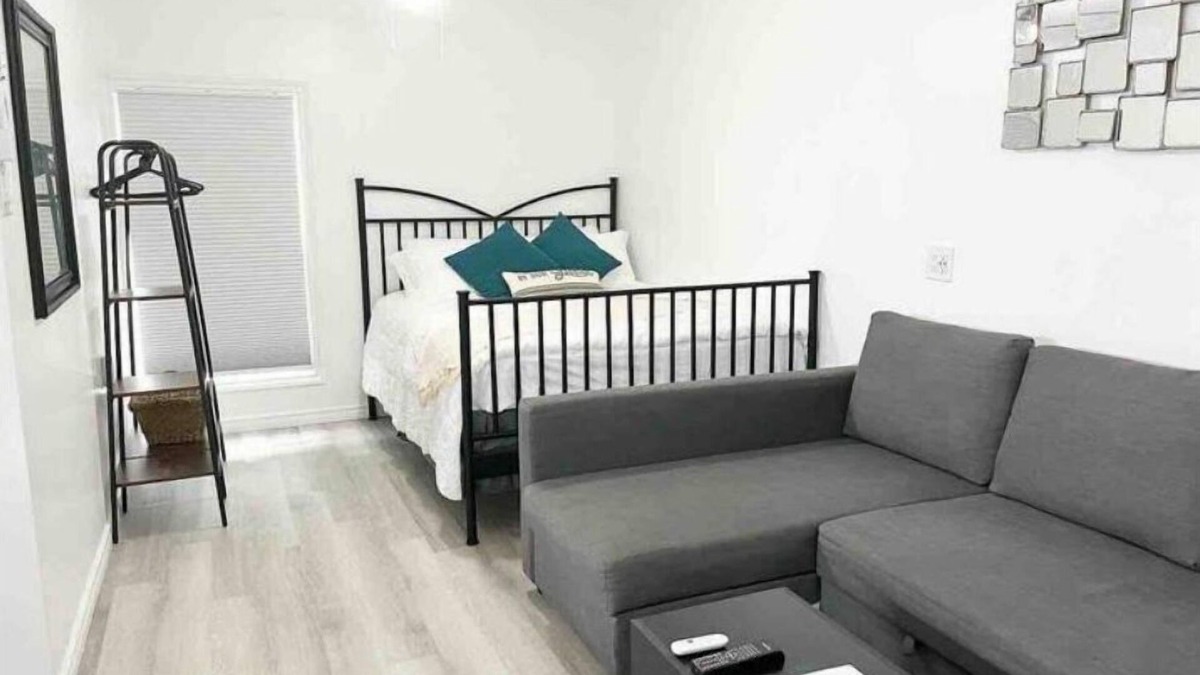 Silvertown Apartment | Discover Niagara! From Wine Country, Clifton Hill, Casinos, Shopping and more!