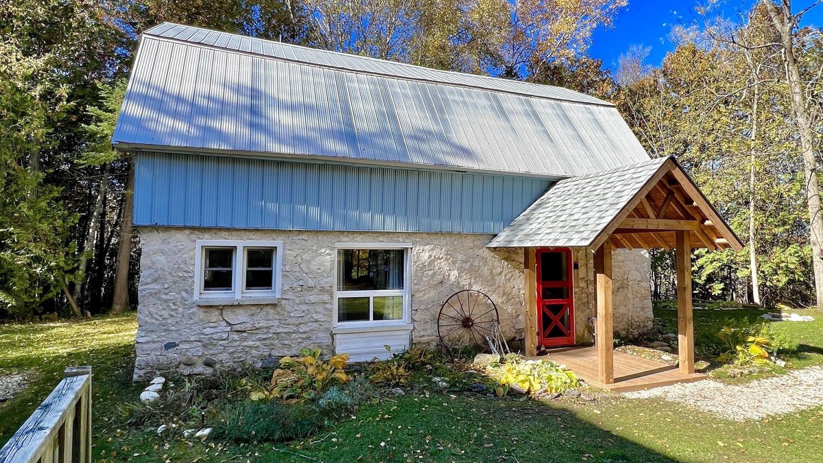 Lion's Head House | Discover our charming 1920s barn conversion, in the heart of the Bruce Peninsula