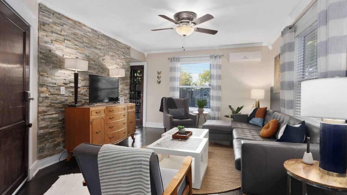 Southmoreland Apartment | Discover our charming 2-bed, 1-bath apartment in a beautifully restored triplex