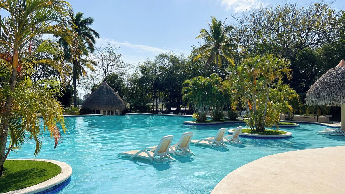 Playa Coronado Apartment | Discover Coronado's Best Area with Pool