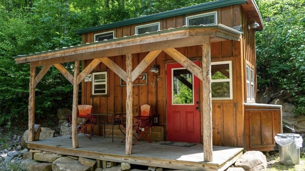 Newport Cabin | Discover Serenity at TinyFox Cabin: Your Perfect Getaway Surrounded by Nature