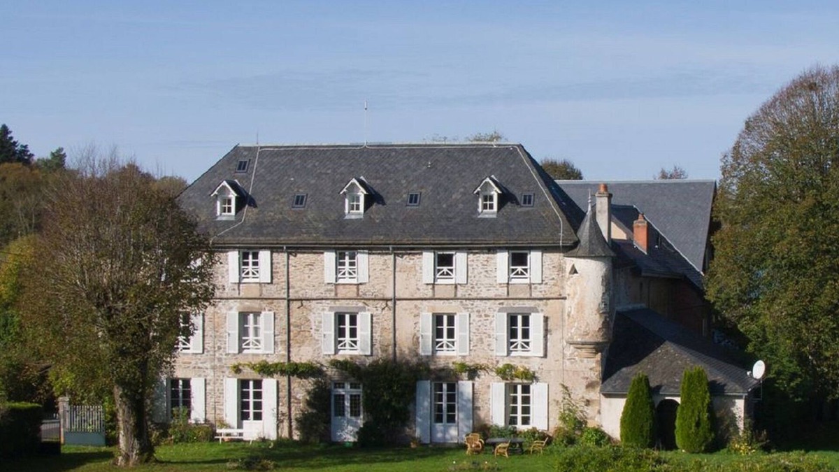 Savennes House | Discover the Auvergne at a 16th century castle