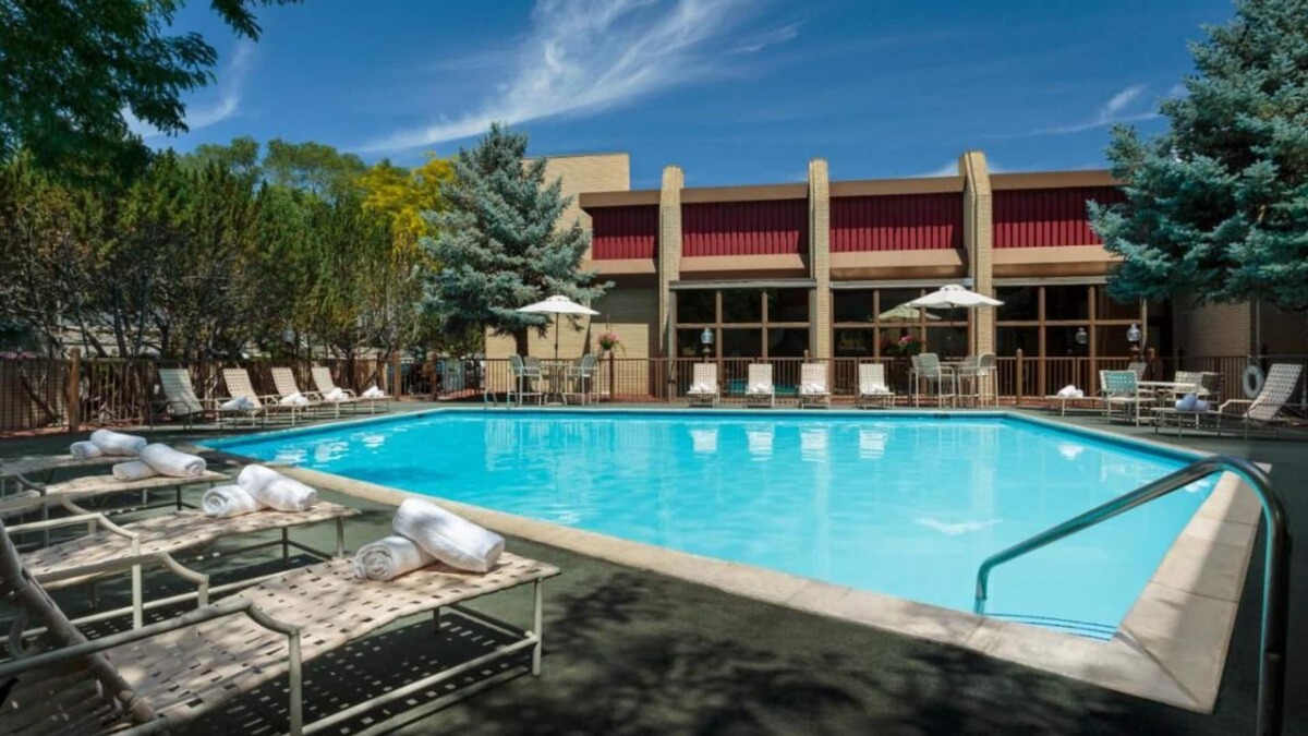Elko Hotel | Discover the Best of Nevada's Wilderness! 2 Relaxing Units, Swimming Pool!
