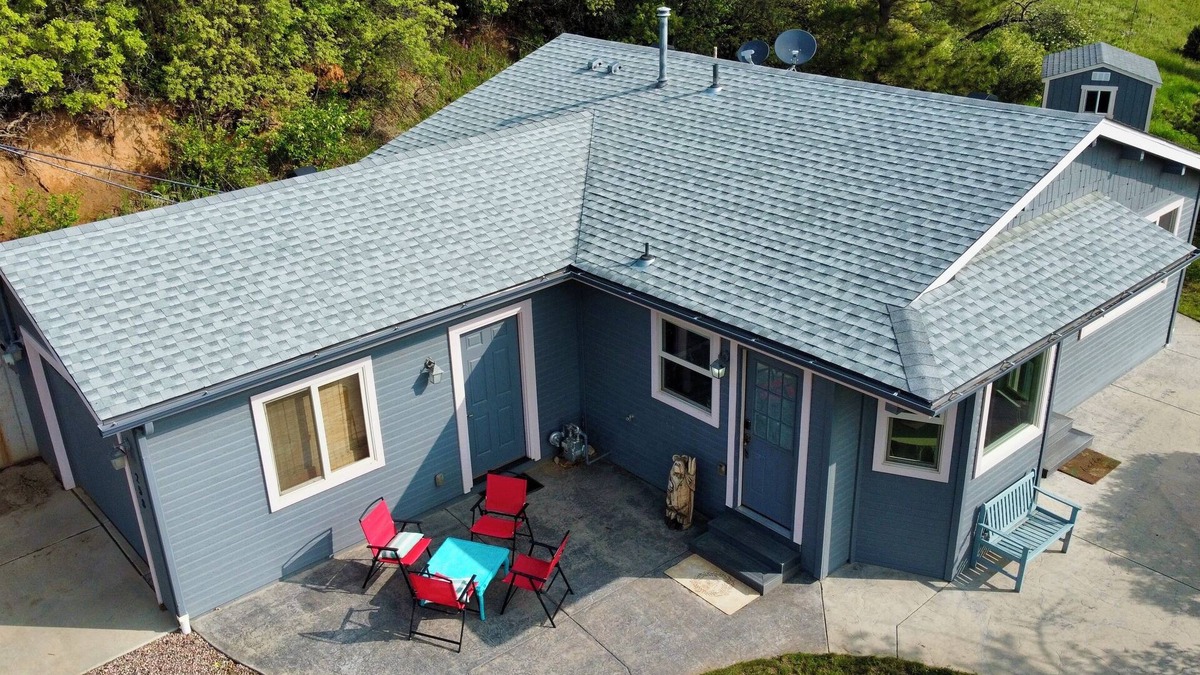 Palmer Lake House | Discover the charm of Palmer Lake at this cozy cottage in this peaceful town.
