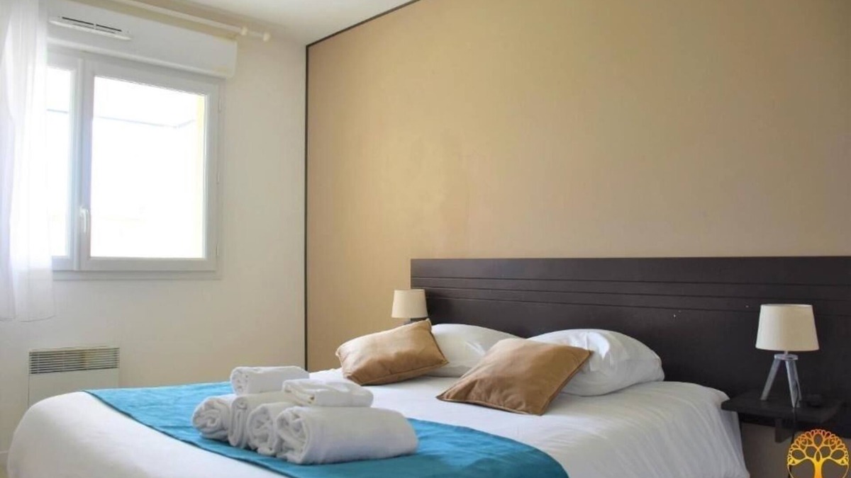 Grandcamp-Maisy Hotel | Discover the Landing Beaches! Unit with Kitchenette! Onsite Parking, Pool!