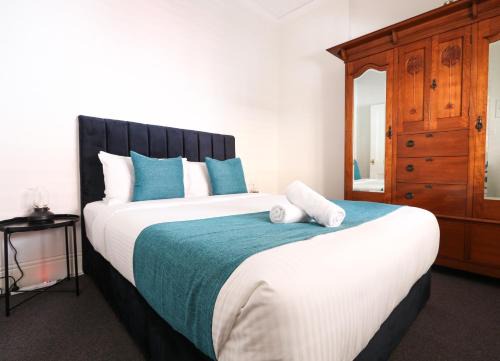 The Rocks Apartment | Discover The Rocks - Historical Terrace House