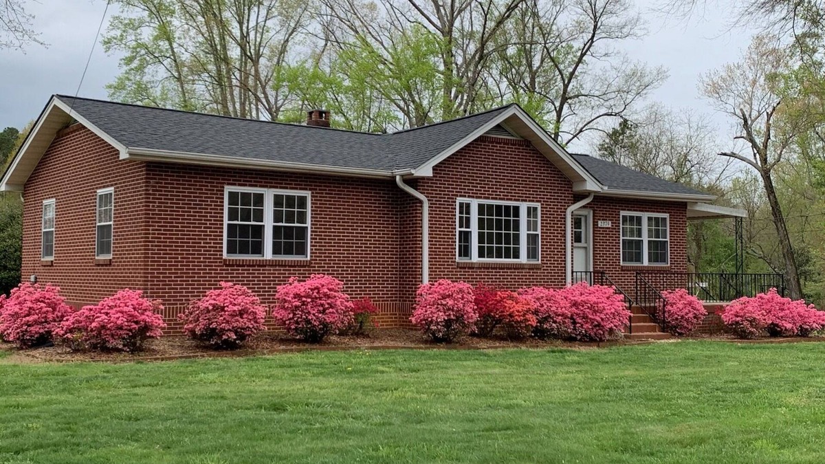Long View House | Discover Tranquility at Carolina Cottage - Cozy 2-Bedroom Retreat in Hickory, NC
