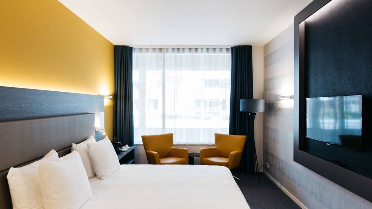 Weert Hotel | Discover Weert’s Best Spots from This Convenient Stay! Onsite Dining!