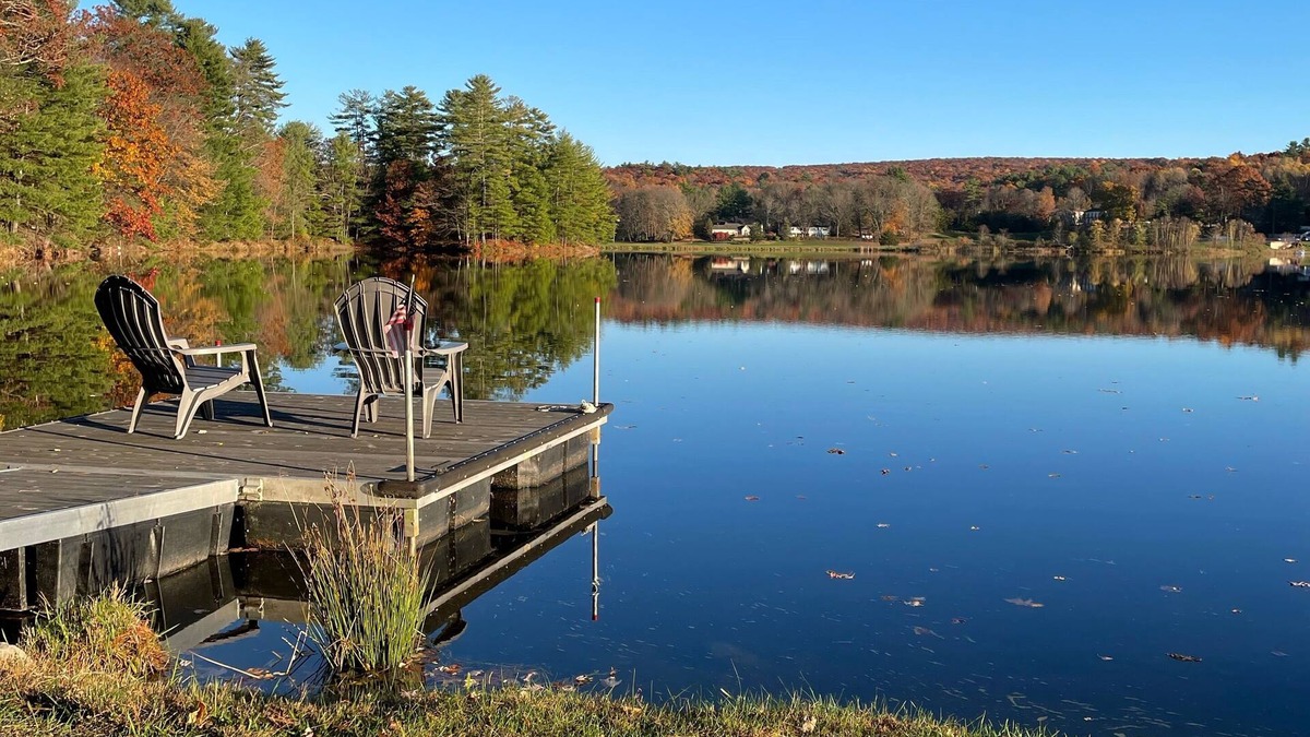 Montague Condo | Discover Your Perfect Getaway! Beautiful Scenic Lakefront Condo