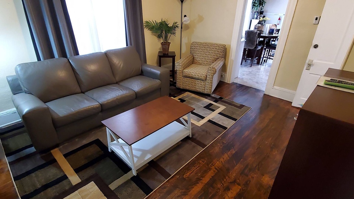 Hough House | Discover Your Urban Oasis -a Hidden Gem in the Heart of Cleveland!
