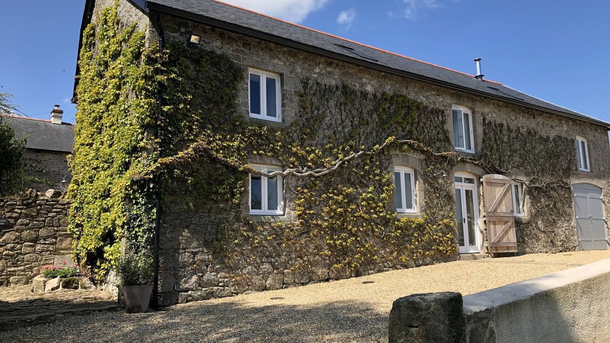 South Tawton Cottage | DISHCOMBE COTTAGE, pet friendly, with open fire in Sticklepath