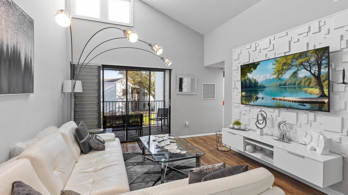 Ventura Condo | Disney and Airport 15 minutes from Luxury Condo