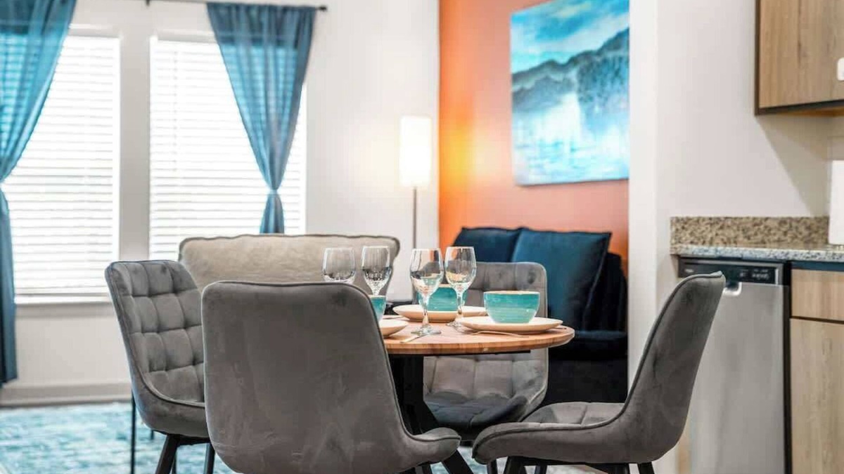 Bay Lake Apartment | Disney Getaway King Bed Pet Friendly Amenities
