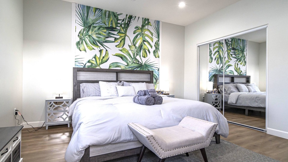 Midway City Condo | Disney Luxury 3 Bedroom - Comfortable 12 Guests + EV