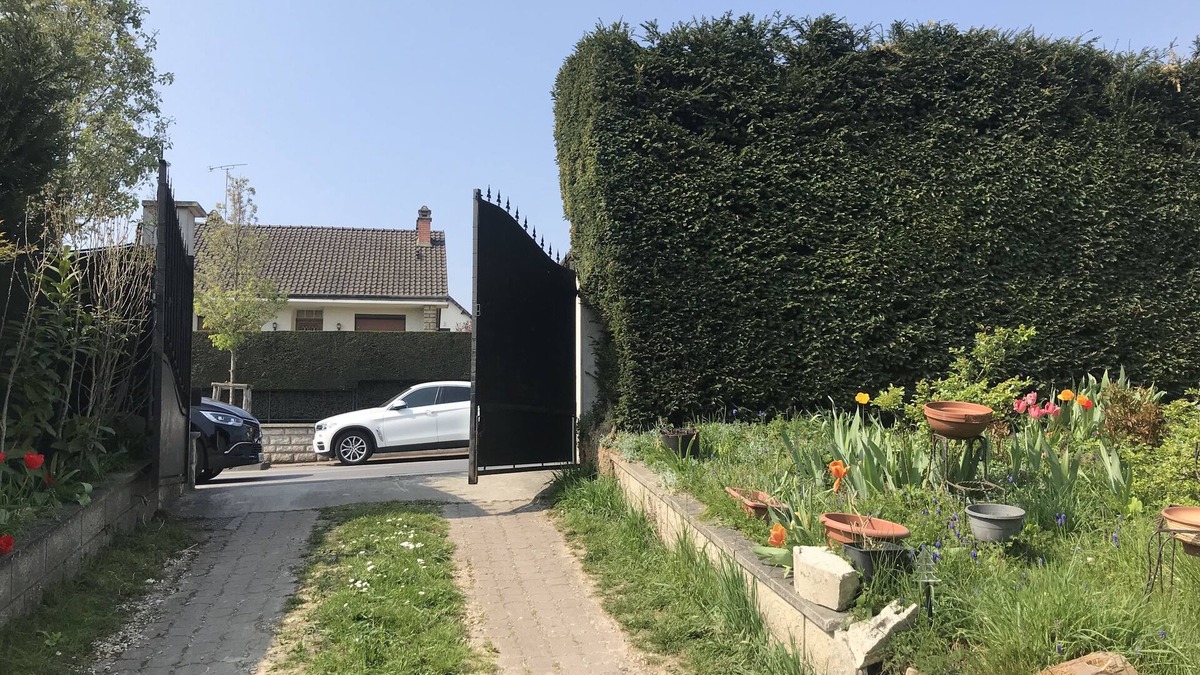 Chelles House | Disneyland Paris - 4 bedrooms - two bathrooms - large garden parking lot