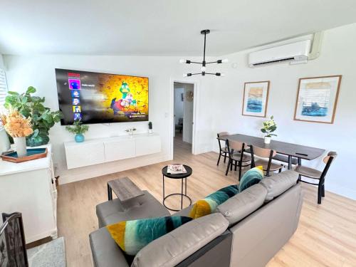 Anaheim Resort House | Disneyland Retreat-Pool Spa Game