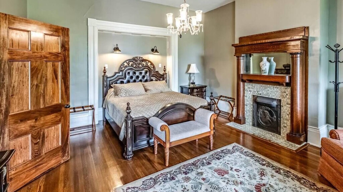 Tazewell House | Distinguished Jack May Room at historic Litz Mansion, Tazewell VA