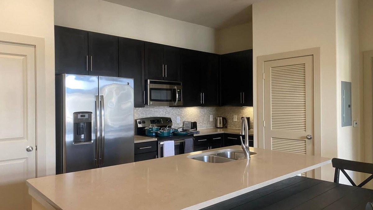 Astrodome Apartment | District 28 2B2B