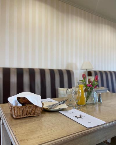 Komarno House | Divá Kačica Restaurant & Pansion