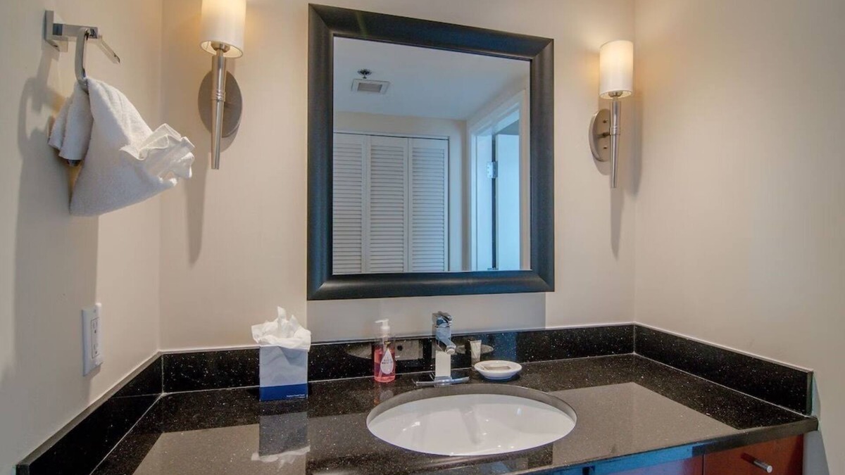 Bushiri Hotel | Divi Golf and Beach Resort Hotel Suite
