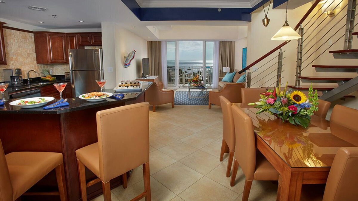 Palm Beach Hotel | Divi Phoenix 2BR & 3BTH Penthouse Suite with Luxurious Ocean View