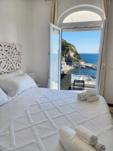 Sant'Angelo Apartment | Divina Seaside Suite Ischia