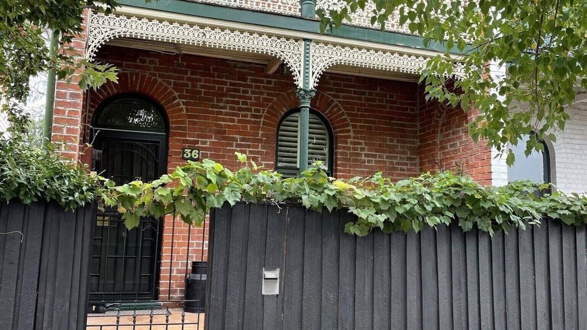 Bathurst House | Divine Central Terrace in Bathurst