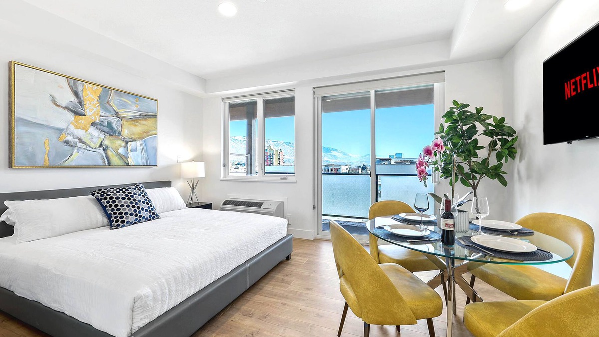 City Centre Apartment | Divine King Suite | Heart of Downtown | Patio View