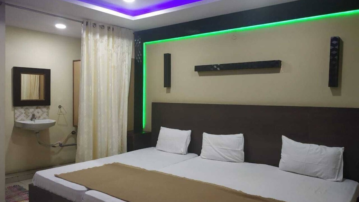 Hyderabad Apartment | DIVYA LODGE HOTELS ROOMS NSR HOTELS SERVICES COMPANY NSR TOURSIM TOURS TRAVELLIN