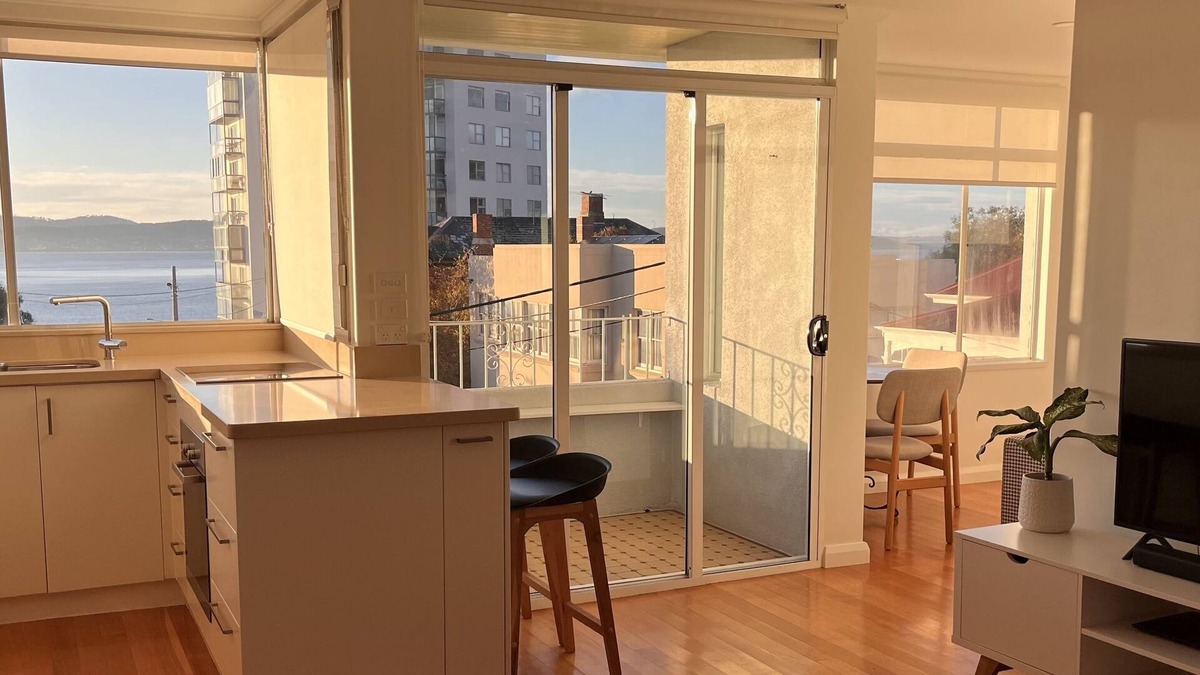 Battery Point Apartment | Django’s by Salamanca - Apartment with Balcony and Sea Views