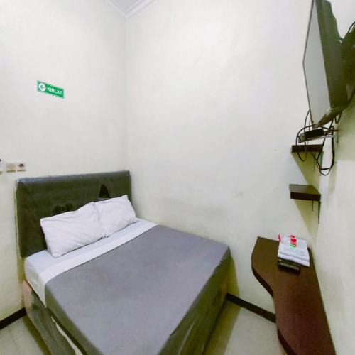 Kudus Hotel | Djati Homestay Redpartner near Gor Djarum Kudus